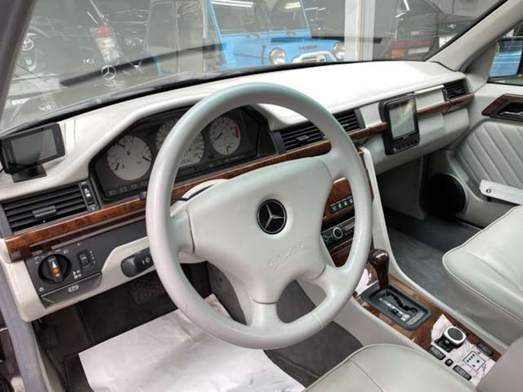 ゆきむらー ☆さんが投稿したメルセデス・ベンツ・500E・w124・キャラット・中古車情報に関するカスタム事例の投稿画像3枚目