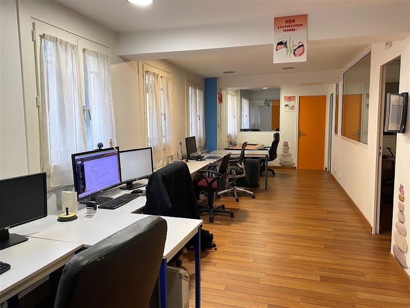 Location  locaux professionnels  78 m² à Puteaux (92800), 1 990 €