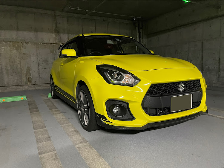 スイフトスポーツの納車1年記念・地下駐車場・改造したいけどお金がないんだに関するカスタム事例の投稿画像1枚目