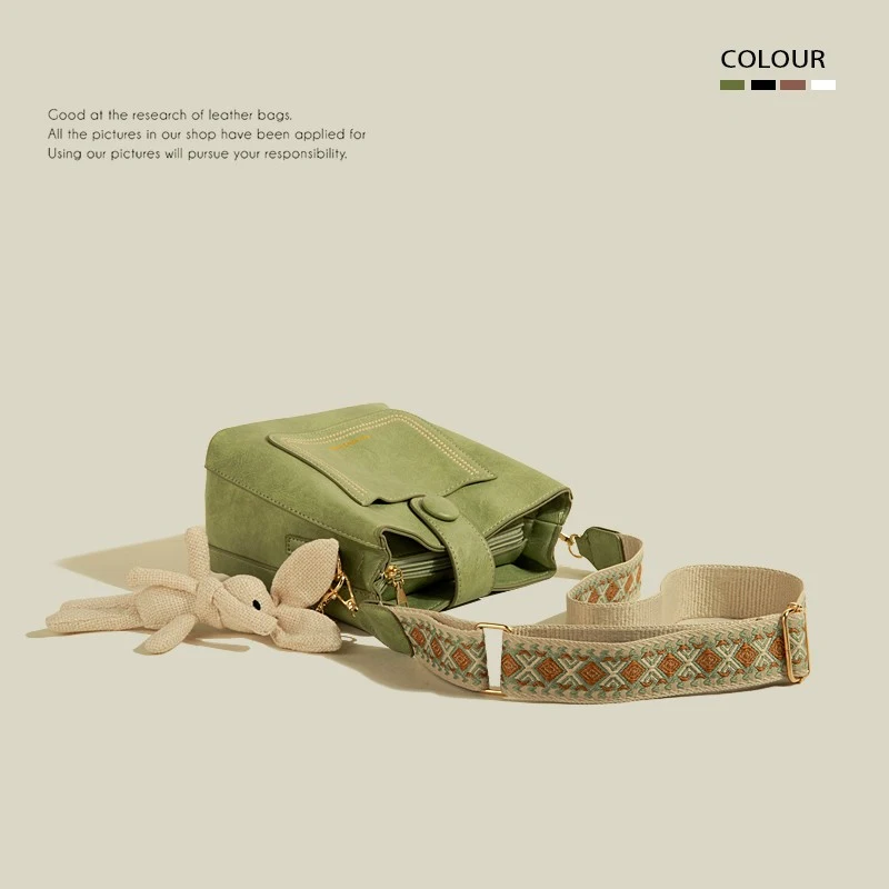 Bolsa feminina tipo bucket grande capacidade tecida com alça larga de ombro ideal para uso diário e viagens confortáveis.