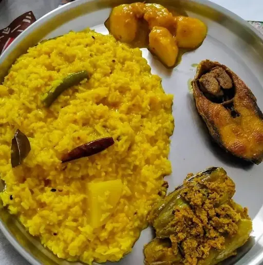 Bengali Khichdi With Fish Fry