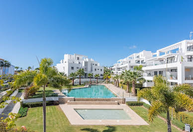 Appartement avec terrasse et piscine 9