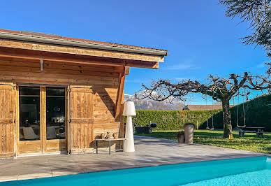 Maison avec piscine et jardin 8