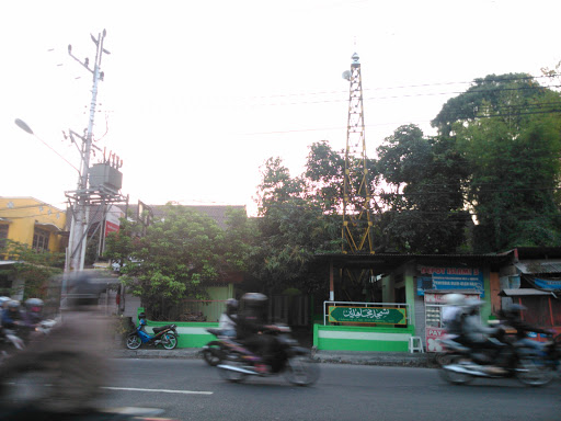 Masjid Ketutupan Pohon