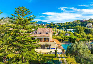 Villa avec piscine en bord de mer 4