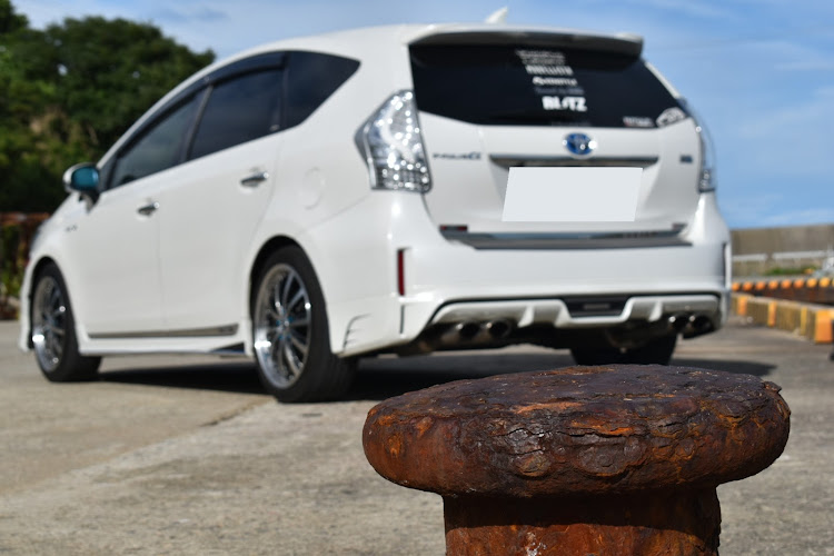 プリウスαの漁港・ビット・ドライブ・車高高い...に関するカスタム事例の投稿画像1枚目