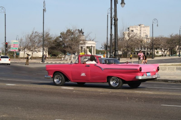 Ultime auto d'epoca a Cuba di miranda