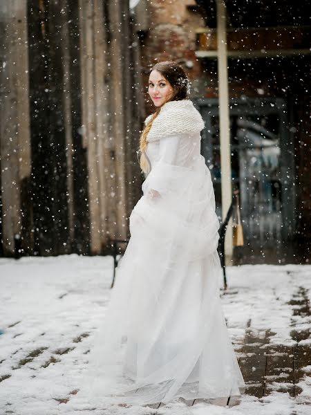 Fotógrafo de casamento Sofiko Kolomiyceva (ksonia). Foto de 11 de fevereiro 2016