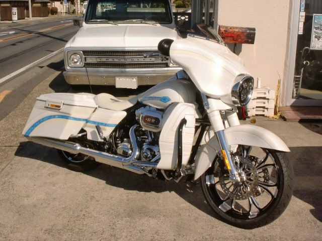 Sunlight mori （Acco）さんが投稿したハーレー・カスタムペイント・アメリカン・本物・アーティストに関するカスタム事例の投稿画像1枚目