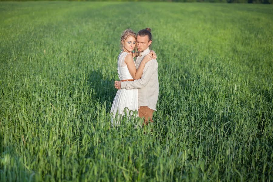 Fotógrafo de casamento Oleg Kravcov (okravtsov). Foto de 10 de março 2017