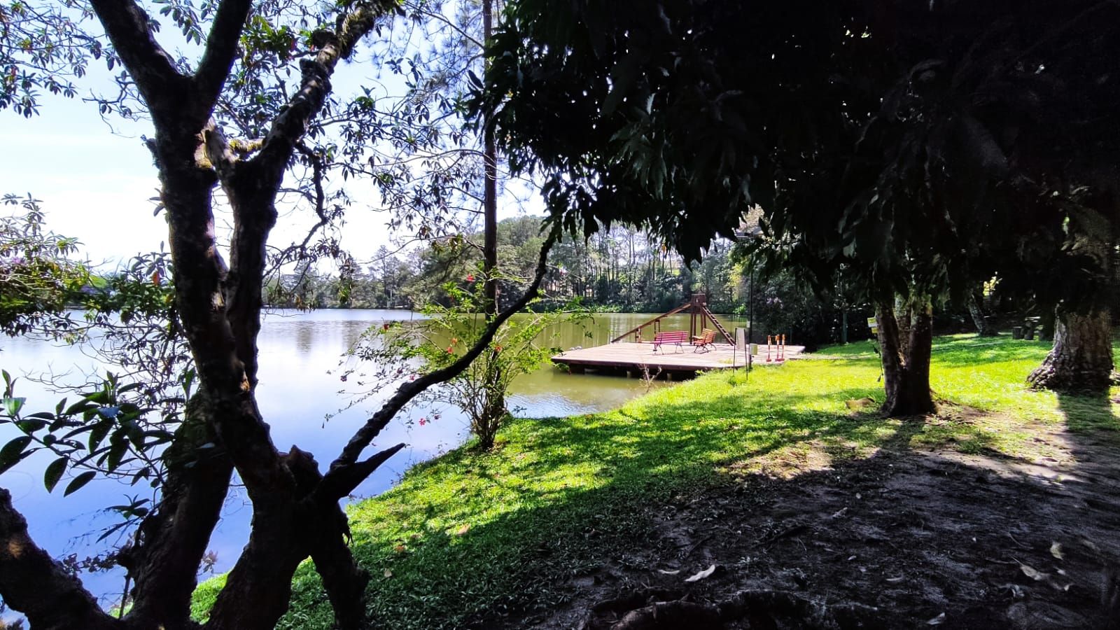 Terrenos à venda Condomínio Village da Serra