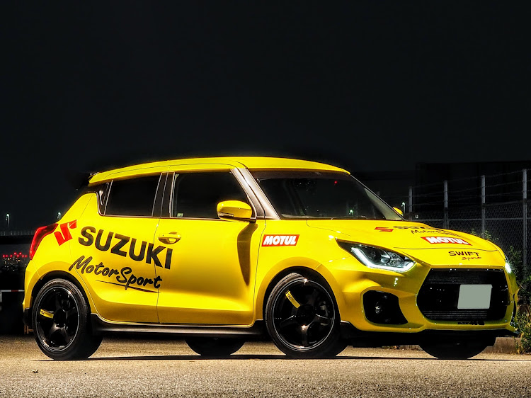 スイフトスポーツのSUZUKI・ADVAN Racing TC4・黄色はいいぞー！に関するカスタム事例の投稿画像1枚目