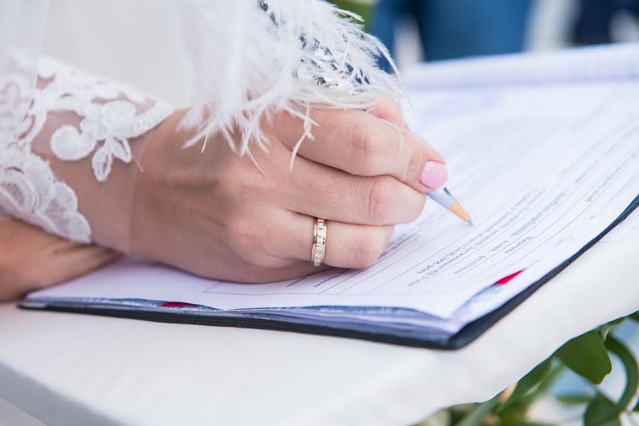 Fotógrafo de casamento Vyacheslav Kotlyarenko (kotlyarenkobest). Foto de 15 de setembro 2017