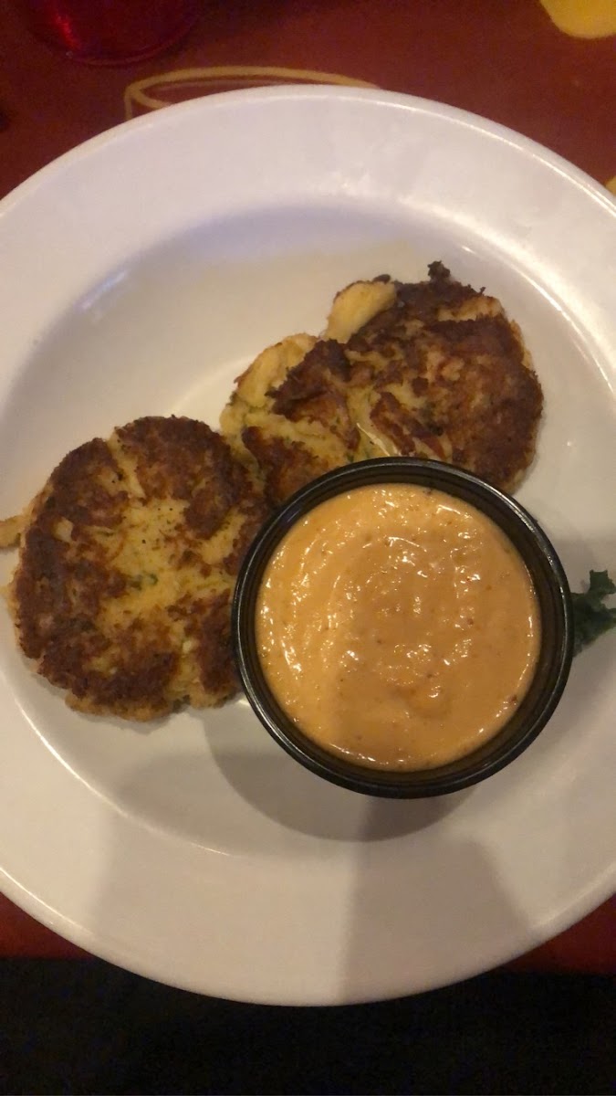 gf crabcakes (i ordered as an appetizer so there were no sides with it, as an entree it comes with mashed potatoes and vegetables). very filling and yummy!