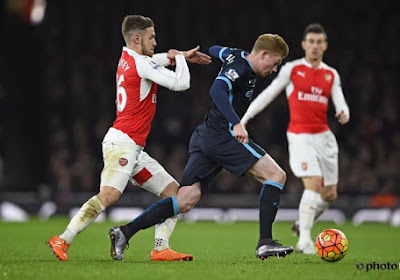 Oeps! De Bruyne gaat hier helemaal de mist in, tot jolijt van Emirates Stadium