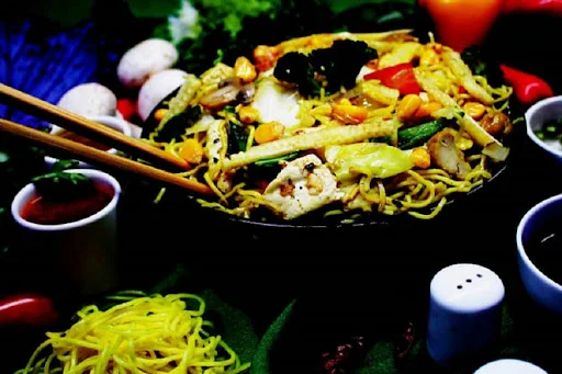 Crunch Special Hakka Noodles