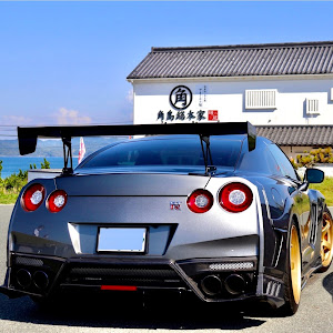 NISSAN GT-R