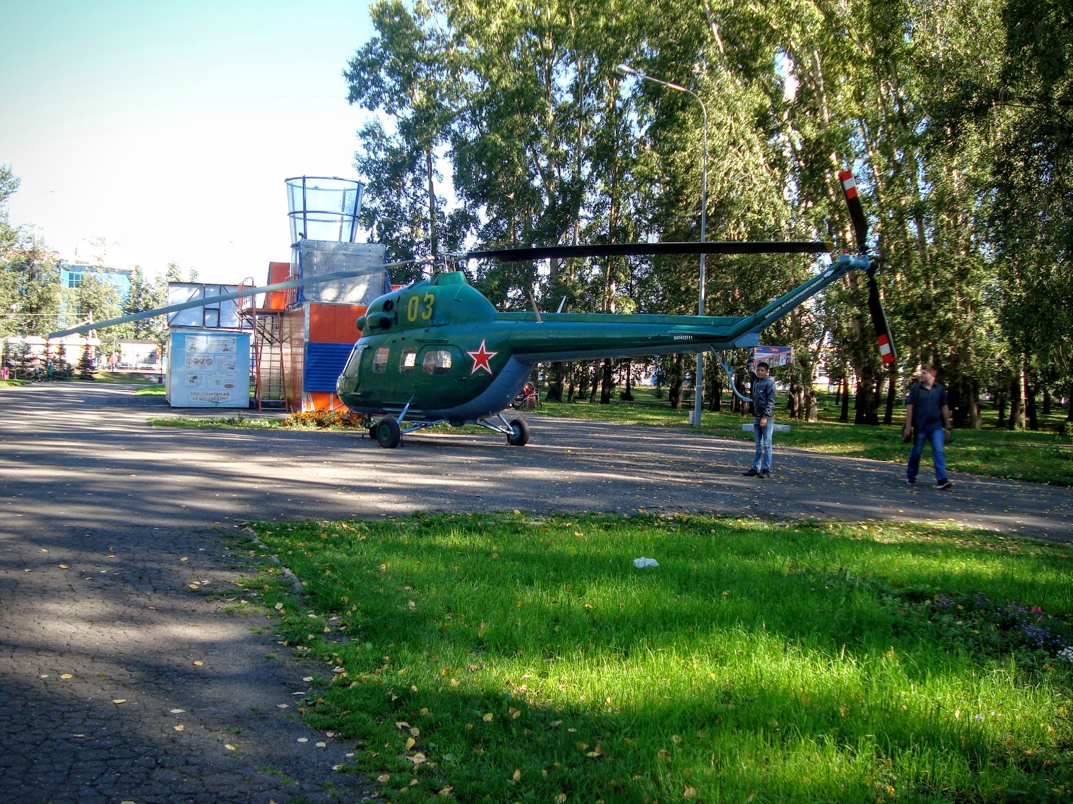 Парк сайт кемерово. Комсомольский парк Кемерово. Парк веры Волошиной. Парк веры Волошиной Кемерово. Комсомольский парк Кемерово аттракционы.