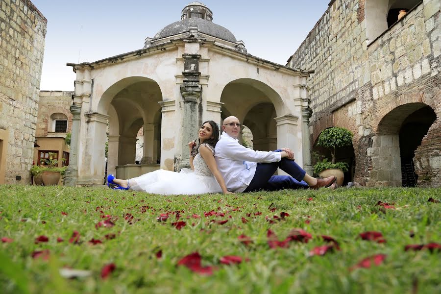 Fotógrafo de casamento Carlos Hernández (globestudio). Foto de 7 de maio 2020