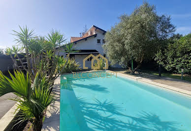 Maison avec piscine et terrasse 19