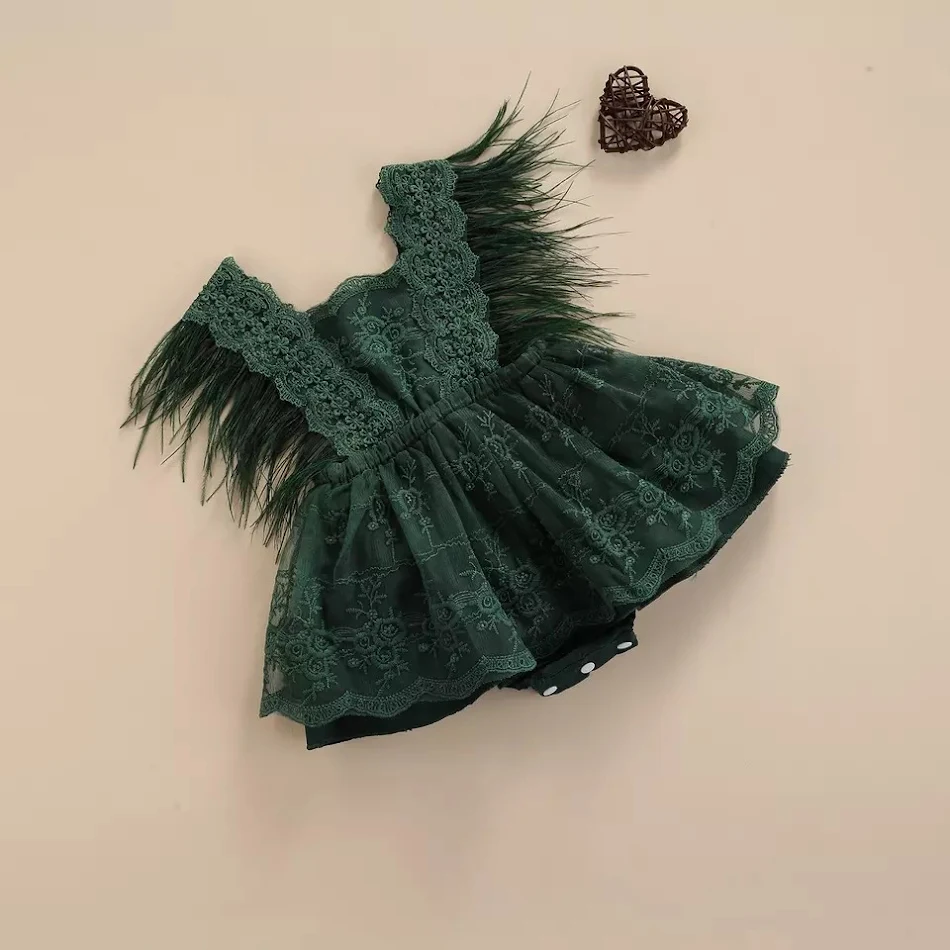 ¡Oferta! Conjunto falda de encaje y plumas para niñas, ideal para bebés y pequeñas. Ropa infantil a la moda y adorable.