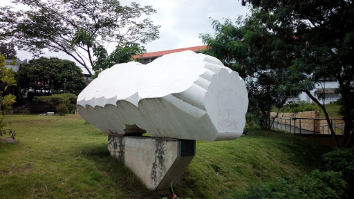 Monumento Rayo En El Cielo