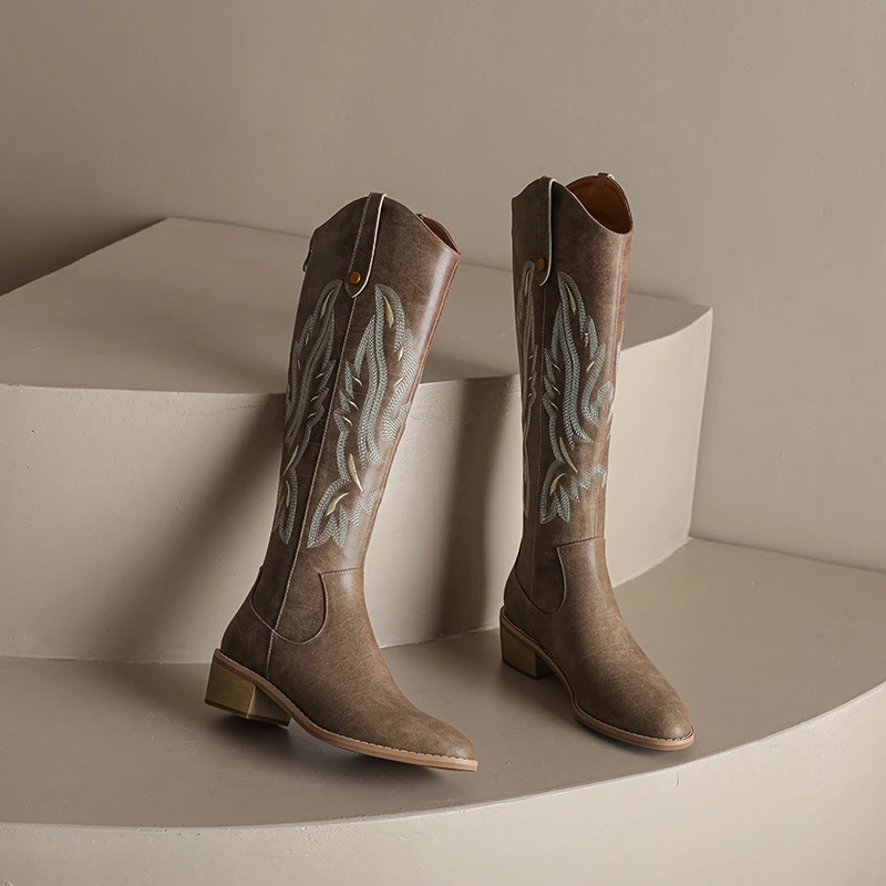 Botas vaqueras bordadas de tacón grueso retro para mujer, estilo occidental, perfectas para un look moderno y audaz.