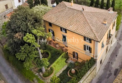 Villa with pool and garden 2