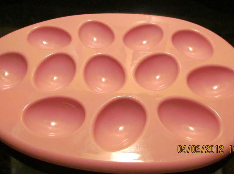 Picture Of The Plastic Egg Tray That I Bought At Walmart For $.97. I Think This Would Work To Make These Eggs.