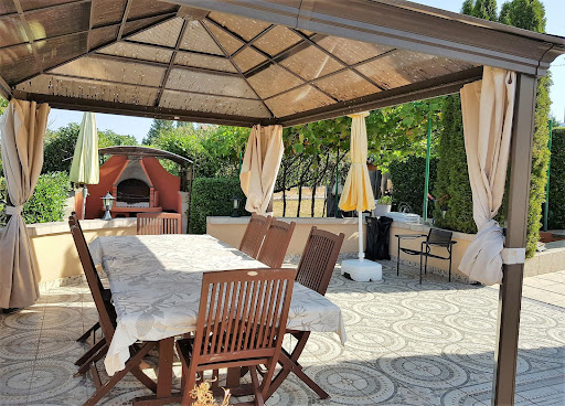 Villa with pool 5