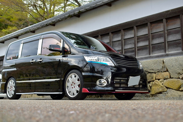 クラウンアスリートの21クラウン・210クラウン・桜と愛車・セレナ・桜に関するカスタム事例の投稿画像3枚目