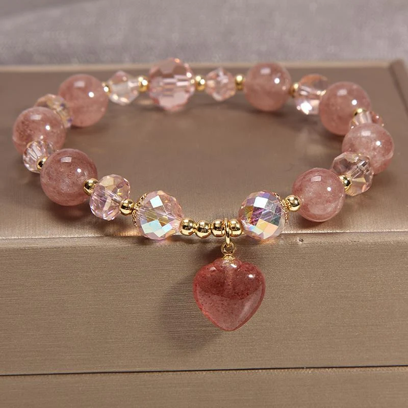 Fishtail Armband met Natuurlijke Zoetwaterparels en Aardbeienkwarts, Handgemaakt, Sierlijk, Uniek Sieraad, Perfect Cadeau, Vrouwelijk.