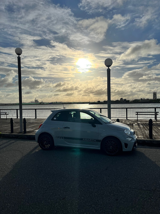 595の🦂毒がまだまだ効いてます🤗・#アバルト好きと繋がりたい・アバルト595コンペティツィオーネ・台風に気をつけて下さいに関するカスタム事例の投稿画像2枚目