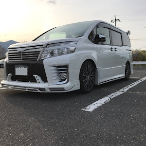 ヴォクシー ZRR80W