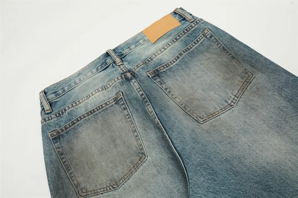 Pantalones vaqueros de fregona para hombre, denim lavado, comodidad y estilo casual. Perfectos para looks relajados y desenfadados con un toque moderno y práctico.