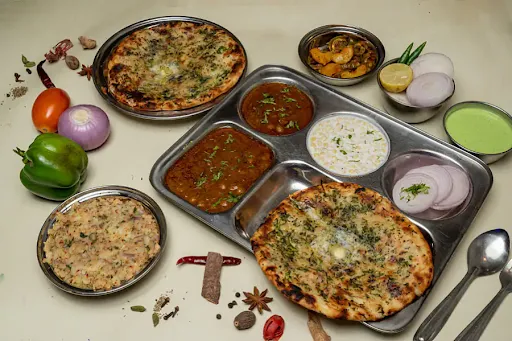 Stuff Aloo Pyaaz Chole Kulche Thali