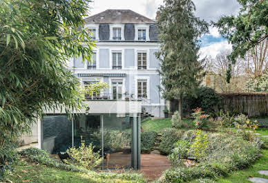 Maison avec piscine et terrasse 17