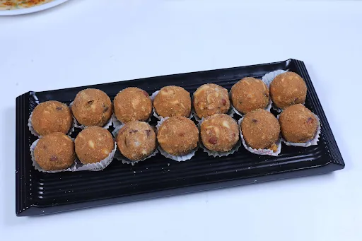 Besan Dry Fruit Laddu