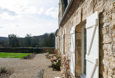 Propriété avec piscine et jardin 1