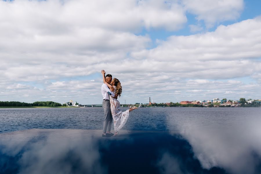 Fotógrafo de casamento Slava Khvorostyanyy (khworostyani). Foto de 16 de junho 2018