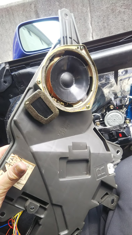 スープラのデットニング施工・純正スピーカーそのまま！・デッドニング終盤・内張りチューニング・なぜお母さんはいつもノックをしない？ネタに関するカスタム事例の投稿画像11枚目