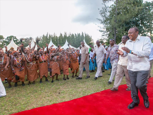 President Uhuru Kenyatta arrives to address a rally at Jomo Kenyatta Primary School in Mwambweni, Kwale county on Saturday, September 3, 2016 /PSCU