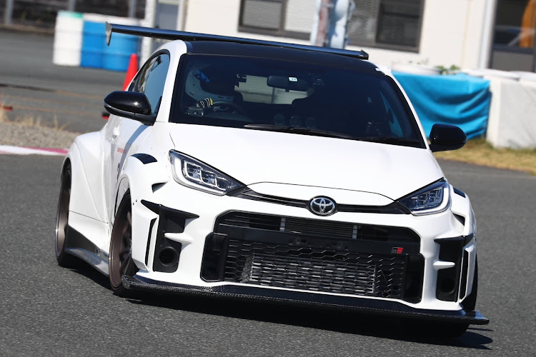 GRヤリスのGRヤリス・VARIS・エイリアンテックに関するカスタム事例の投稿画像1枚目