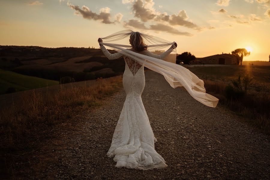 Wedding photographer Alessandro Morbidelli (moko). Photo of 28 August 2020