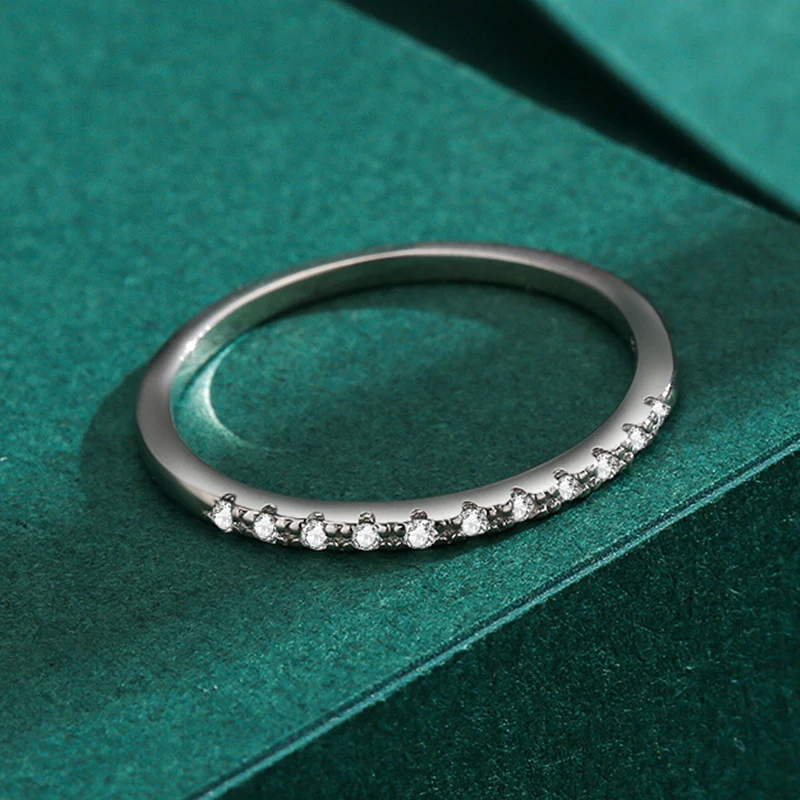 Bague Empilable Design Intérêt Spécial. Créez des combinaisons mode uniques et personnalisées avec ces bagues spéciales et empilables.