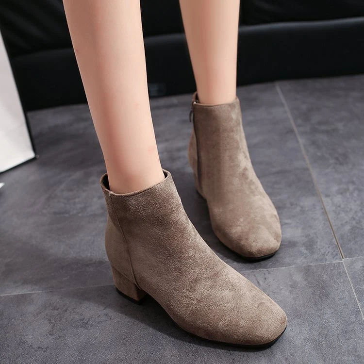 Dames korte enkellaarsjes van suède, eenvoudige Koreaanse stijl, middelhoge dikke hak. Martin Boots voor dames, stijlvol en comfortabel.