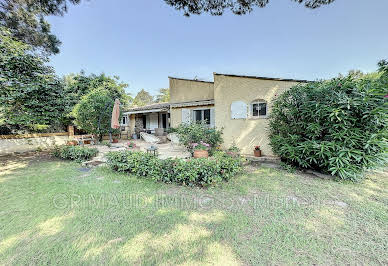 Villa with pool and terrace 8