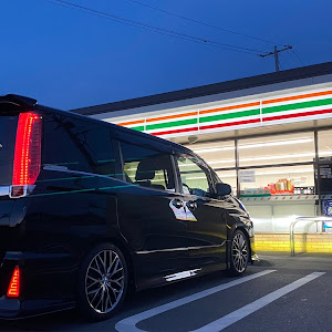 ヴォクシー ZRR85W