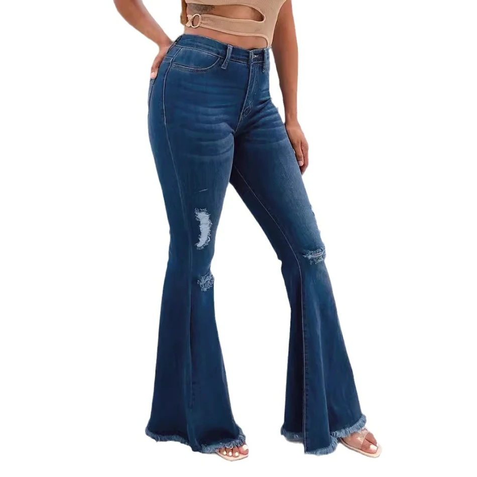 Jeans femininas de cintura média e corte ajustado, outono e inverno. Conforto e estilo em uma peça essencial para a estação, valorizando a silhueta.