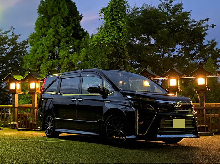 ヴォクシーの写活・生駒・宝山寺・灯籠・寺と愛車に関するカスタム事例の投稿画像1枚目